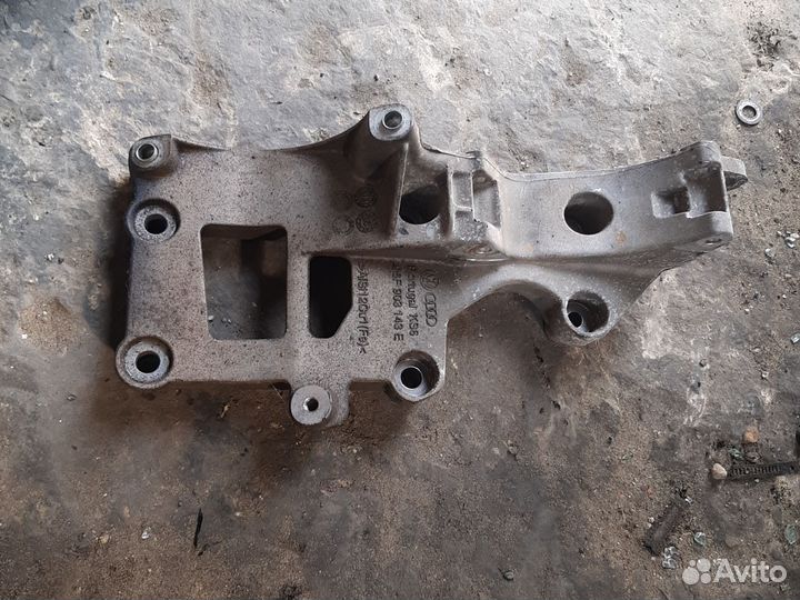 Кронштейн двигателя VW Audi 2.0 FSI