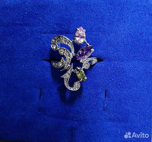 Кольцо Jenavi с кристаллами Swarovski и фианитами