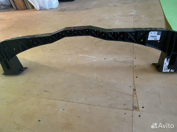 Усилитель бампера citroen C4