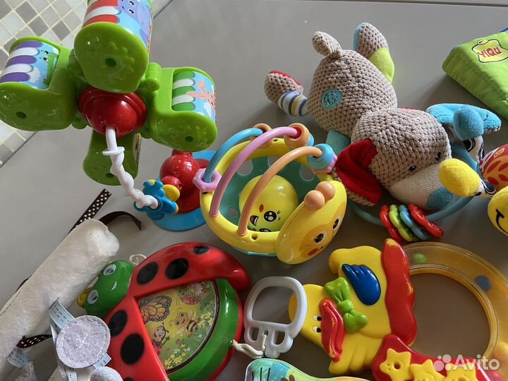 Погремушки и деревянные игрушки для развития