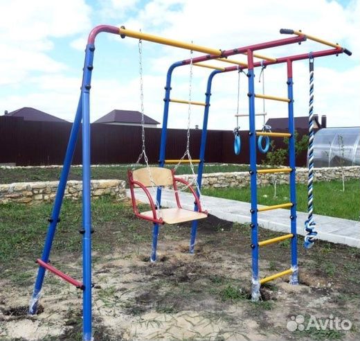 Уличная спортивная площадка