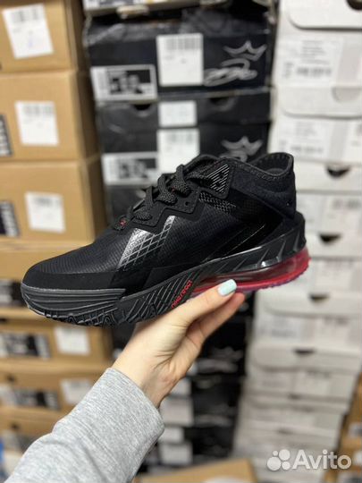 Кроссовки Nike Lebron 18