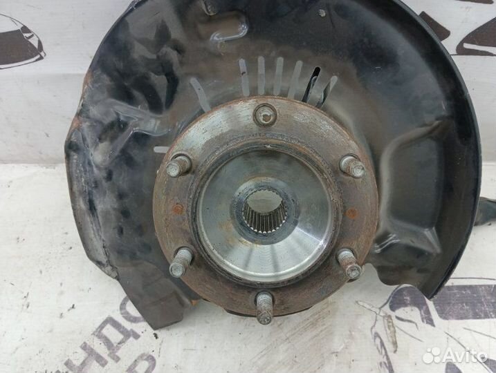 Кулак поворотный передний левый Toyota Land