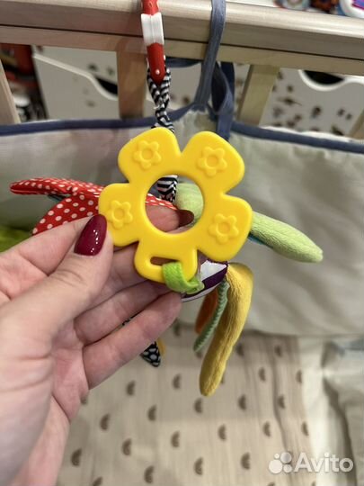 Игрушки-подвески развивающие в кроватку