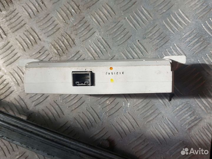 Часы салона Тойота Хайлюкс 2013