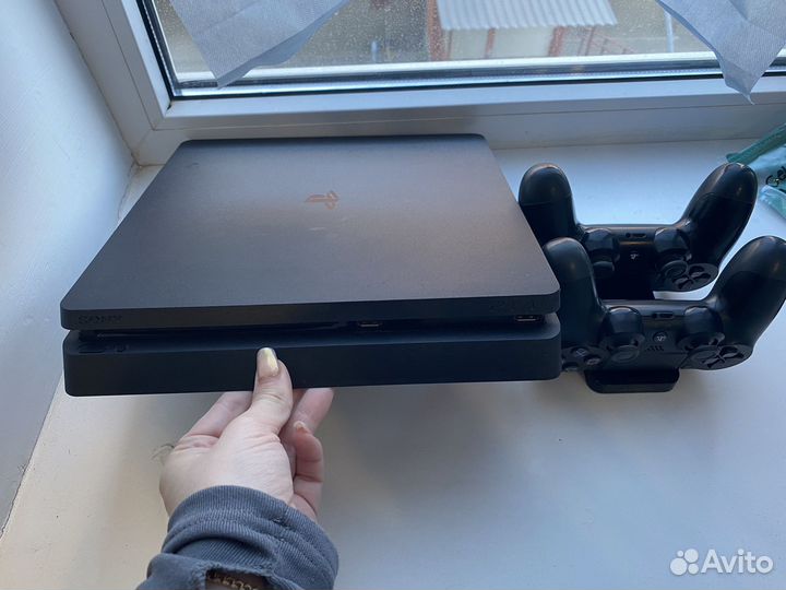 Игровая приставка ps4