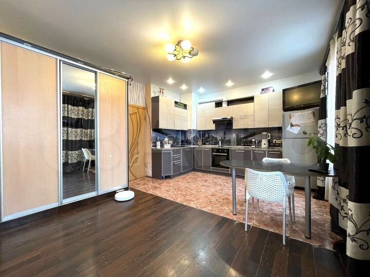 2-к. квартира, 73 м², 1/9 эт.