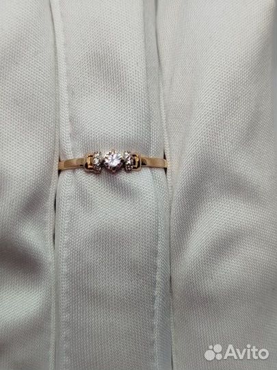 Золотое кольцо с камнем 17,5р