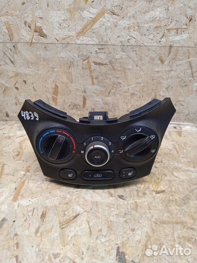 Блок управления отопителем Hyundai Solaris