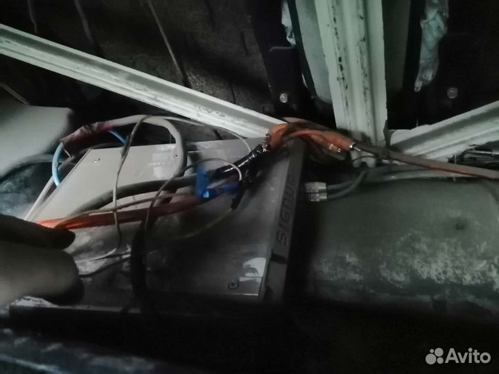 Сабвуфер и колонки с усилком и магнитолой