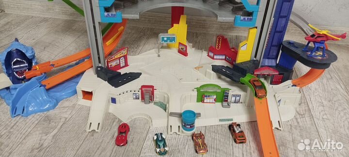 Hot wheels «Невообразимый гараж/парковка
