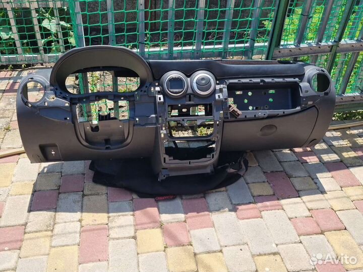 Панель приборов(торпеда) LADA largus