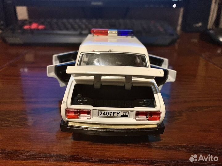 Модель автомобиля Ваз 2107 1:24