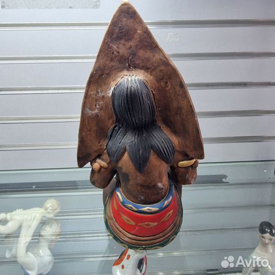 Старинная антикварная статуэтка