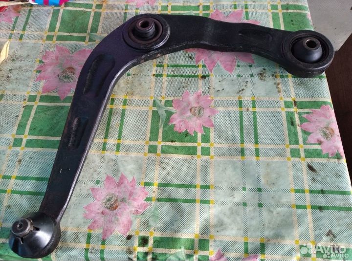 Рычаг передний левый на peugeot 206