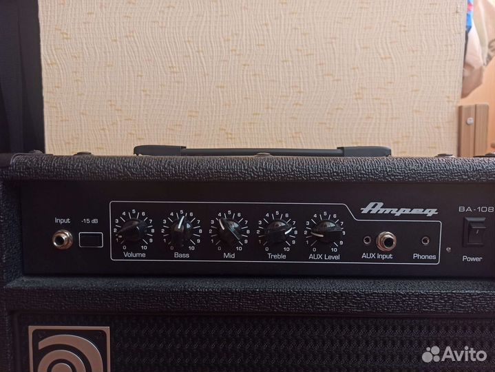 Басовый комбоусилитель ampeg BA - 108 v2