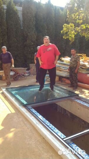 Стеклянный пол