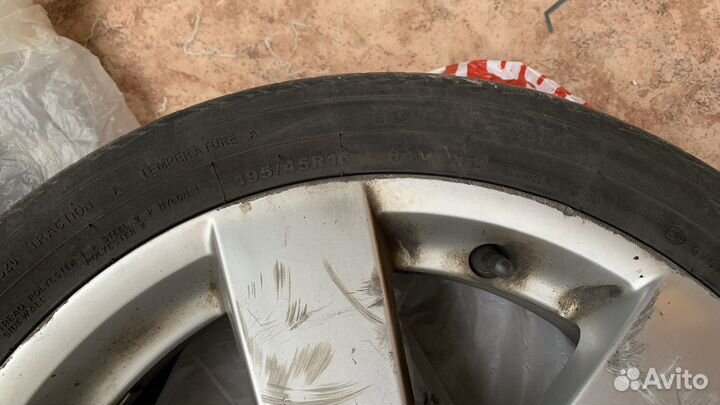 Комлект летних колес с дисками на Nissan micra