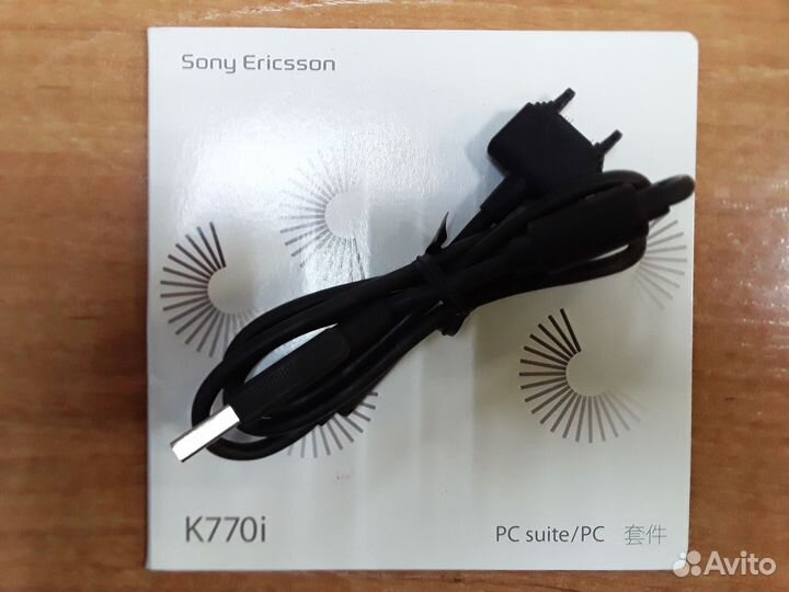 Наушники и кабель USB Sony Ericsson k770i