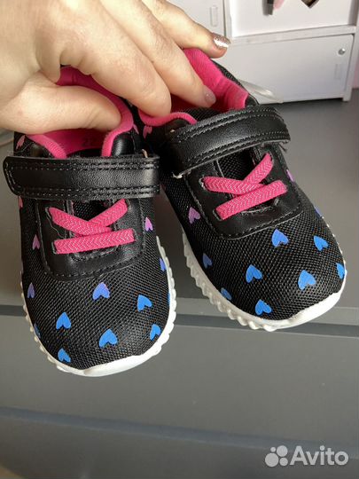 Новые кроссовки на девочку 22р стелька 13,5
