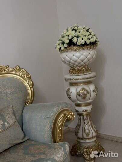 Цветы в вазах