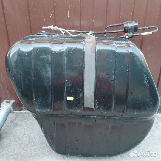 Бак с топливным насосом на Ваз 2105