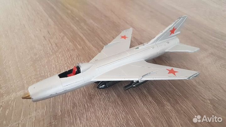 Модель самолета Су-7