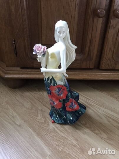 Фарфор, девушка с цветами, СССР, импорт
