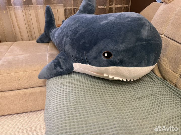 Большая мягкая игрушка акула