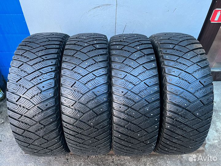 Goodyear Ultragrip Ice Arctic 215/65 R16