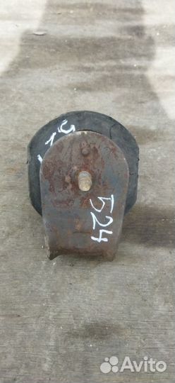 Подушка двс Nissan Gloria ENY33 RB25DET 1998