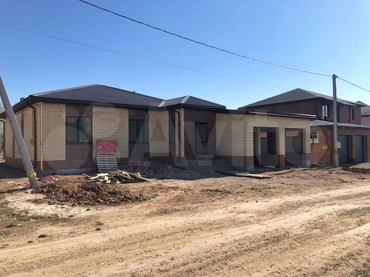 Коттедж 196 м² на участке 6 сот.