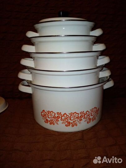 Набор эмалированных кастрюль СССР