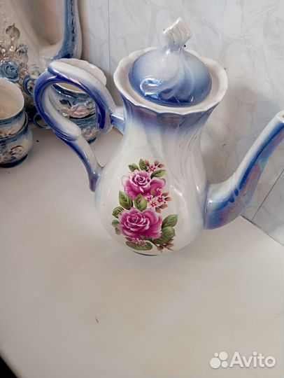 Заварочный чайник, чашки, сахарница