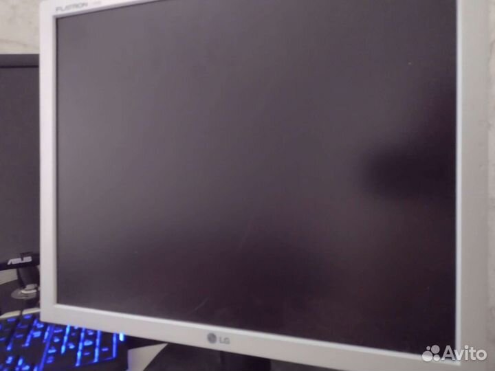 Монитор две шт 19 и 22 