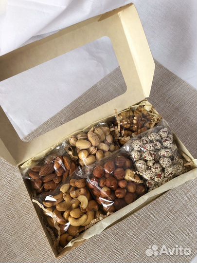 Подарочный набор бокс орехов