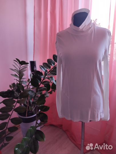 Водолазки женские,молочного цвета