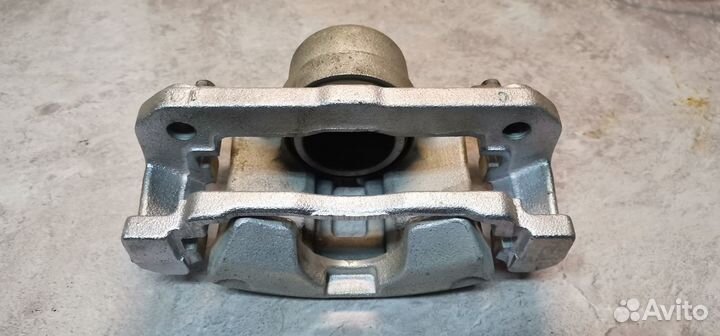 Суппорт передний правый Ford Ranger/ Mazda BT-50