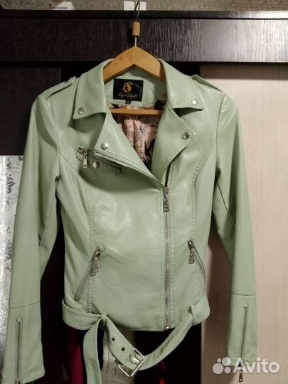 2 куртки (цена за обе)