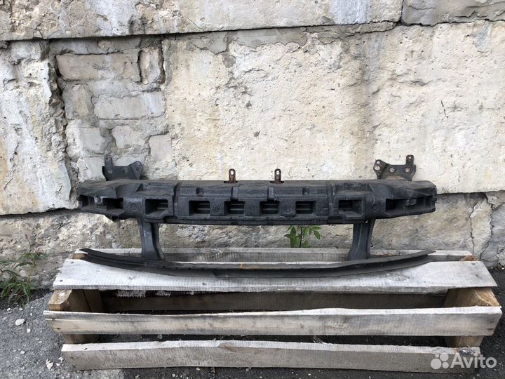 Усилитель переднего бампера Volkswagen Passat B6