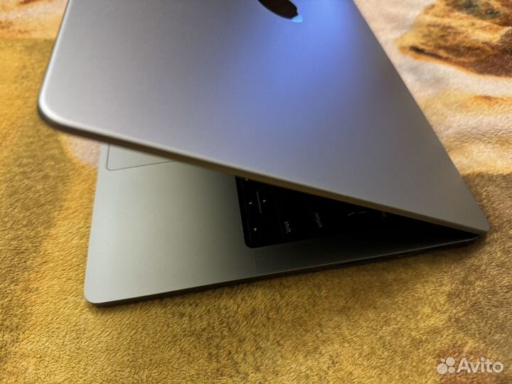 Macbook Pro 14 2023 M2 Max 32GB 512GB Шумит кулер