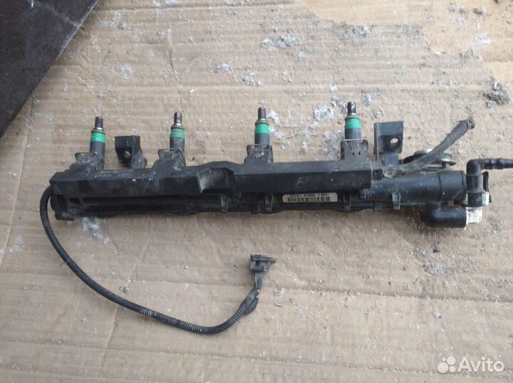 Топливная рампа с форсунками ford focus 2 1.6