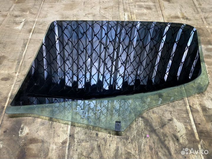 Стекло двери правое заднее Peugeot 308
