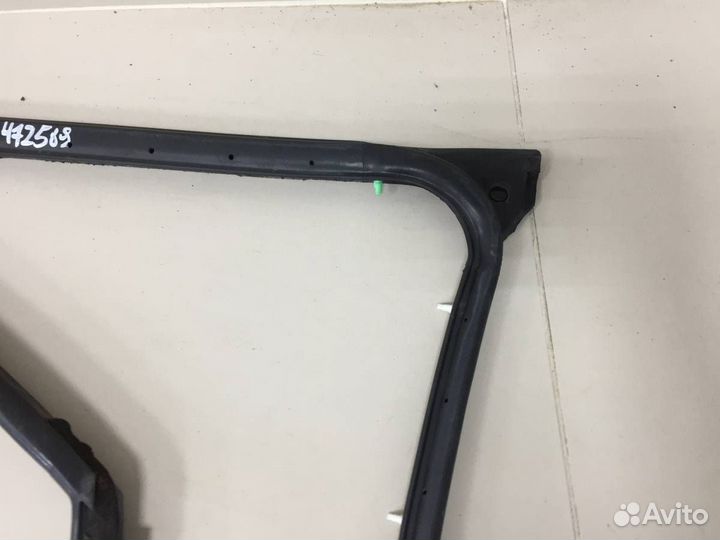 Уплотнитель стекла двери Toyota Hilux AN10,AN20,AN