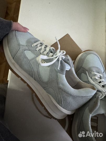 Кроссовки спортивные женские