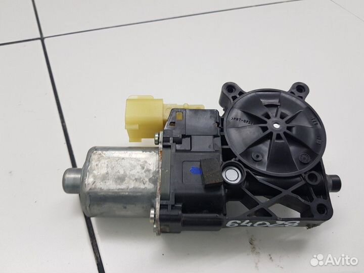 Моторчик стеклоподъемника передний левый