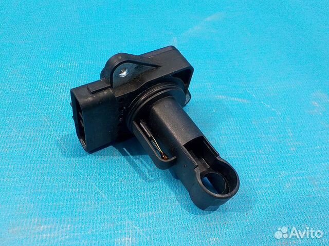 Датчик массового расхода воздуха toyota Avensis (T