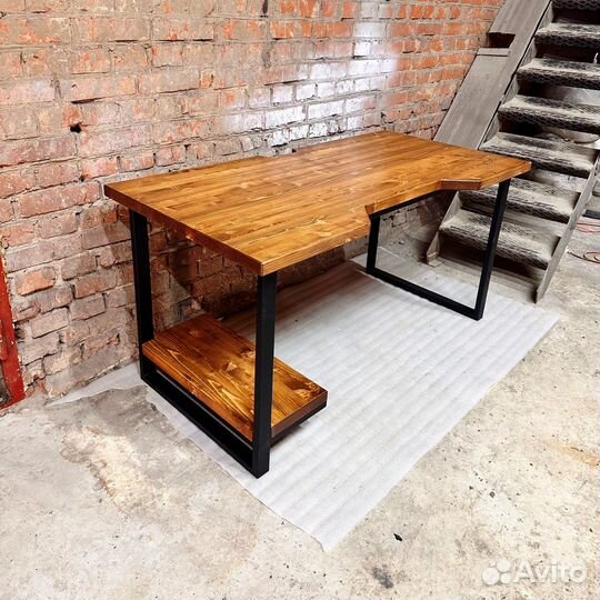 Компьютерный стол в стиле лофт