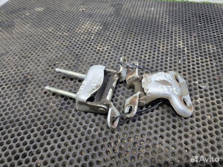 Петля двери задняя правая Great Wall Safe