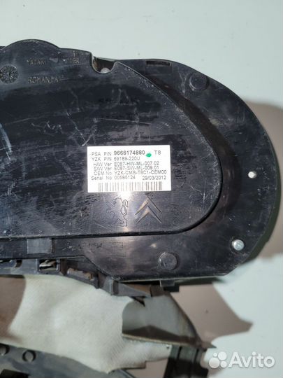 Панель приборов Peugeot 3008